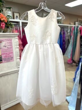 Joan Calabrese White Floral Embroidered Sleeveless Dress